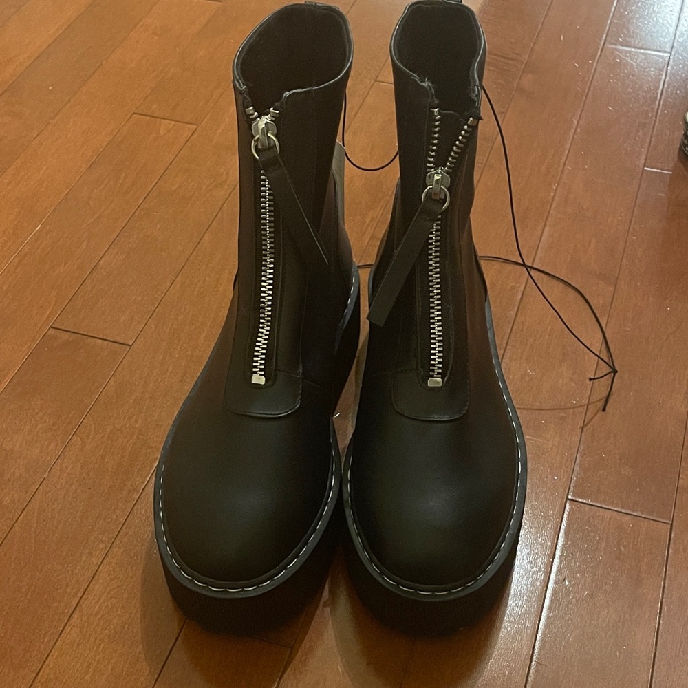 H&M zipper chunky boots size 7 NWT
